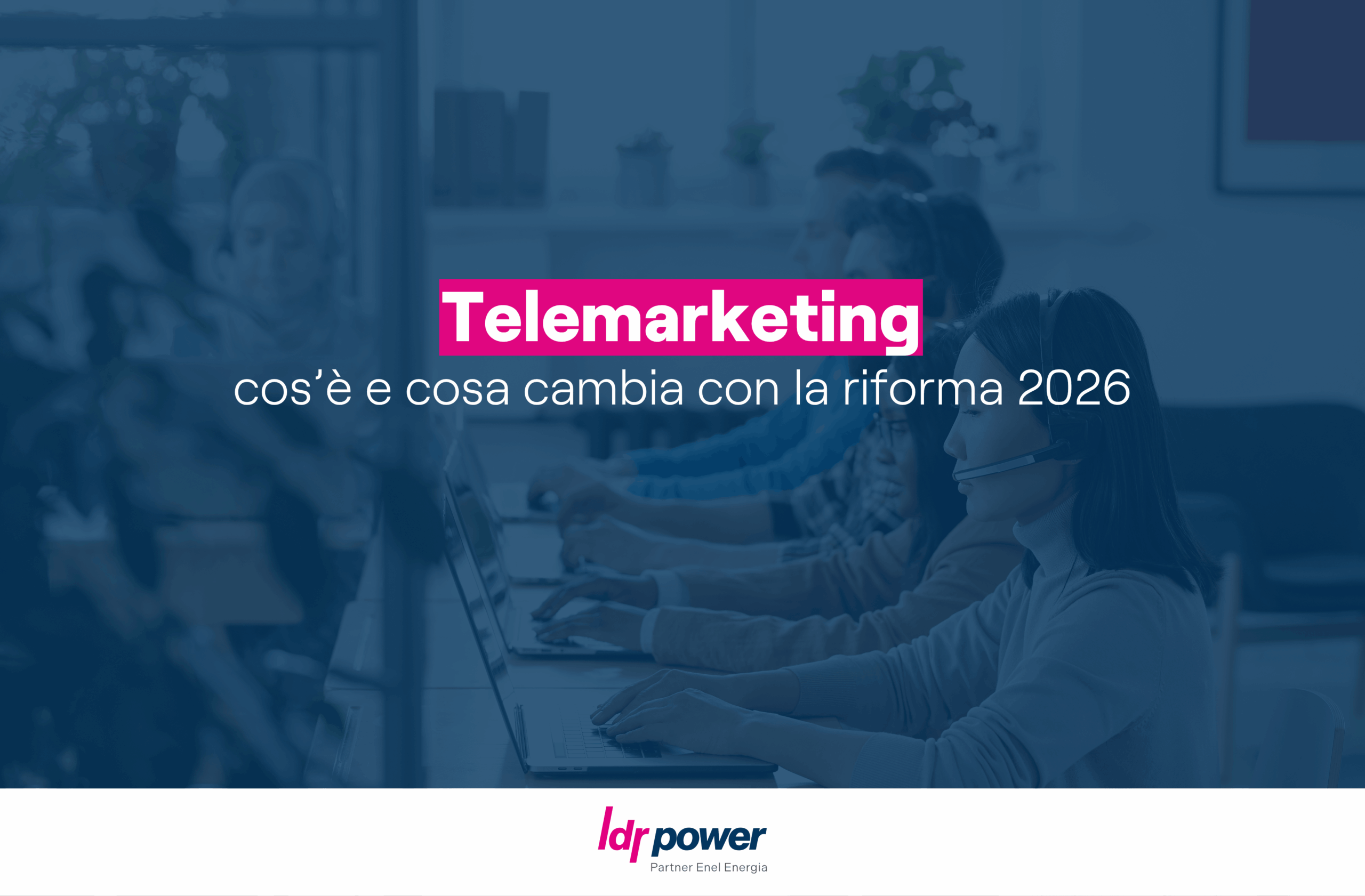Grafica con operatrice call center in filigrana e titolo dell'articolo
